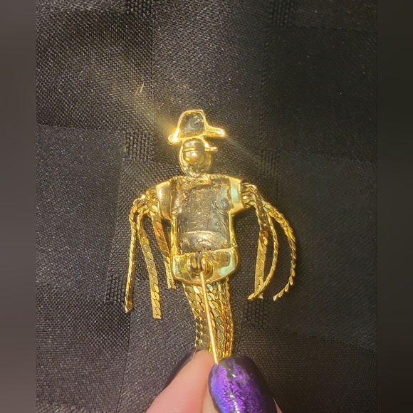 Cookie LEE Scarecrow Brooch Pin Goldtone Rhinstones Chain “Straw” - Picture 3 of 6